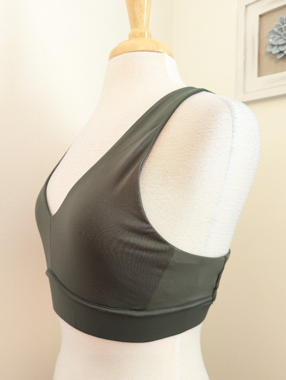 Fabletics All Day Every Day Adjustable Convertible Sports Bra Safari Green M - Picture 5 of 12